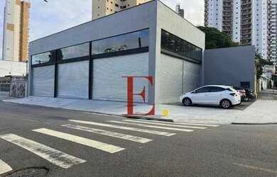 Imagem: O depósito possui 4 Vagas na garagem e 220m² de Área e está