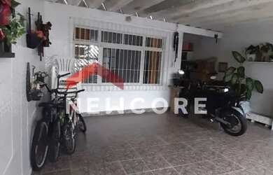 Imagem: A casa possui 2 Dormitórios, 2 Banheiros, 2 Vagas na garagem