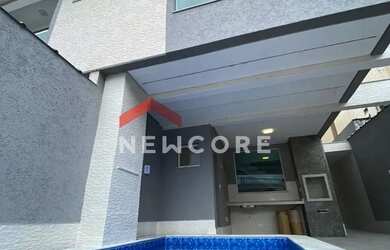 Imagem: A casa possui 3 Dormitórios, 4 Banheiros, 3 Vagas na garagem