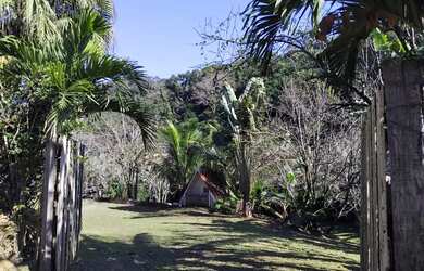 Imagem: A chácara possui 2.000m² de Área e está localizado em Campo