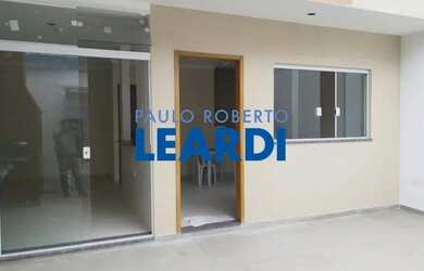 Imagem: A casa possui 2 Dormitórios, 3 Banheiros, 2 Vagas na garagem