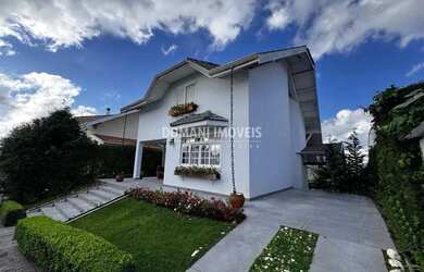 Imagem: A casa em condomínio possui 3 Dormitórios, 1 Banheiro, 2 Vagas