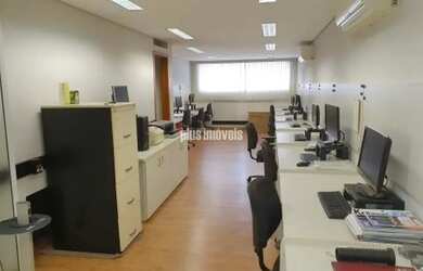 Imagem: A casa possui 4 Dormitórios, 4 Banheiros, 2 Vagas na garagem