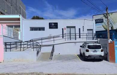 Imagem: A casa possui 3 Dormitórios, 3 Banheiros, 120m² de Área e