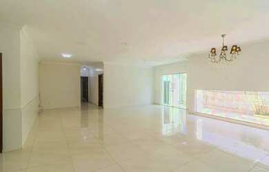 Imagem: A casa em condomínio possui 4 Dormitórios, 1 Banheiro, 5 Vagas