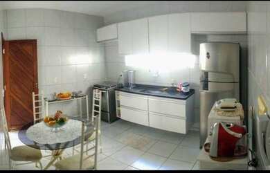 Imagem: A casa possui 4 Dormitórios, 5 Banheiros, 190m² de Área e