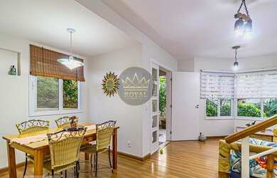 Imagem: A casa em condomínio possui 4 Dormitórios, 4 Banheiros, 2