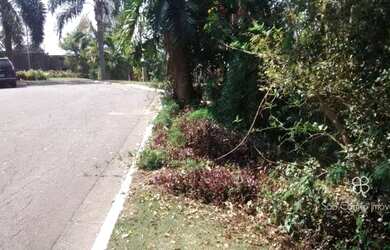 Imagem: O terreno possui 1.000m² de Área e está localizado em Altos