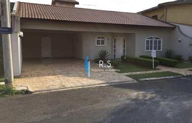 Imagem: A casa em condomínio possui 4 Dormitórios, 2 Banheiros, 4