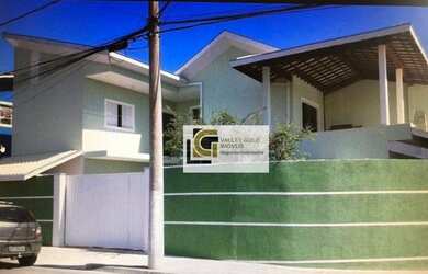 Imagem: A casa possui 3 Dormitórios, 2 Banheiros, 5 Vagas na garagem