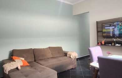 Imagem: A casa possui 3 Dormitórios, 2 Banheiros, 2 Vagas na garagem