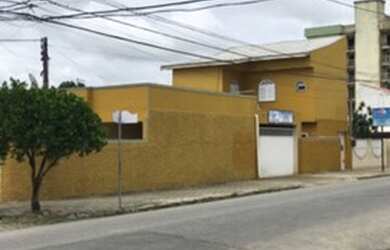 Imagem: A casa possui 4 Dormitórios, 3 Banheiros, 5 Vagas na garagem