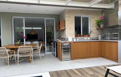 Imagem 3: Casa em condomínio contendo 3 suítes, piscina privativa, situado na praia de Juquehy