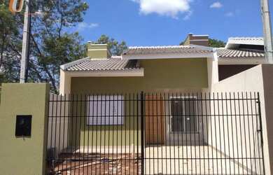 Imagem: A casa possui 2 Dormitórios, 1 Banheiro, 1 Vaga na garagem