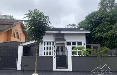 Imagem: A casa em condomínio possui 3 Dormitórios, 4 Banheiros, 3