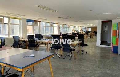 Imagem: O depósito possui 3 Vagas na garagem, 448m² de Área, Imóvel