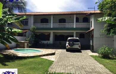 Imagem: A casa possui 3 Dormitórios, 2 Banheiros, 3 Vagas na garagem