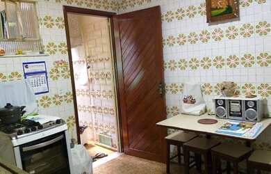 Imagem 13: Trindade/Casa 2 qts, 1 banh, 1 vaga. Condução na porta