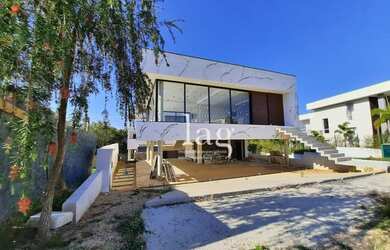 Imagem: A casa em condomínio possui 4 Dormitórios, 5 Banheiros, 5