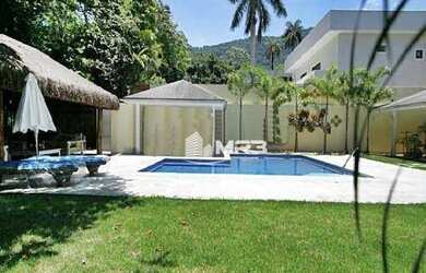 Imagem: A casa em condomínio possui 4 Dormitórios, 5 Banheiros, 620m²