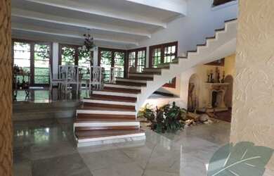 Imagem: A casa em condomínio possui 5 Dormitórios, 5 Banheiros, 5