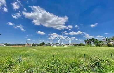 Imagem: O terreno possui 2.144m² de Área e está localizado em Loteamento