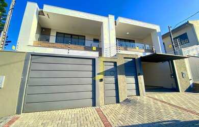 Imagem: A casa possui 3 Dormitórios, 3 Banheiros, 2 Vagas na garagem