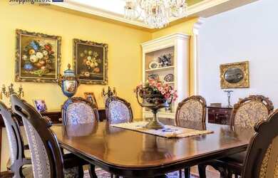 Imagem: A casa possui 4 Dormitórios, 2 Banheiros, 4 Vagas na garagem