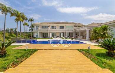 Imagem: A casa em condomínio possui 5 Dormitórios, 5 Banheiros, 4