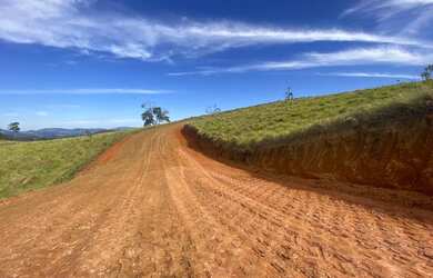 Imagem: O terreno possui 600m² de Área e está localizado em Centro