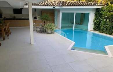 Imagem: A casa em condomínio possui 5 Dormitórios, 3 Banheiros, 4