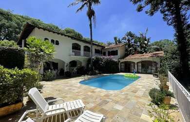 Imagem: A casa possui 4 Dormitórios, 5 Banheiros, 5 Vagas na garagem