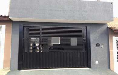 Imagem: A casa possui 2 Dormitórios, 1 Banheiro, 2 Vagas na garagem