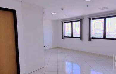 Imagem: O depósito possui 1 Vaga na garagem, 32m² de Área e está