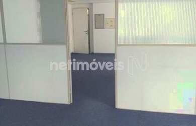 Imagem: O depósito possui 2 Vagas na garagem, 64m² de Área e está