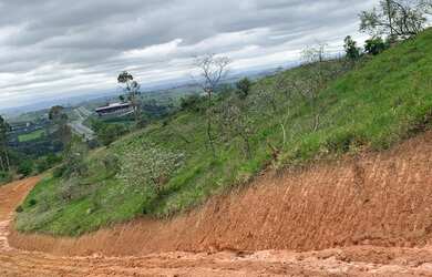 Imagem 3: Apenas 3km do asfalto. 2.500m² de Área