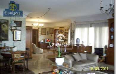 Imagem: O apartamento possui 3 Dormitórios, 1 Banheiro, 4 Vagas na