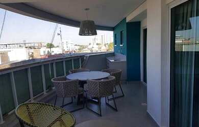 Imagem: O apartamento possui 3 Dormitórios, 1 Banheiro, 2 Vagas na