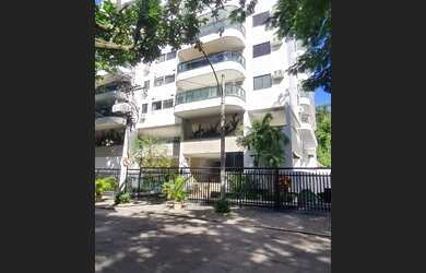 Imagem: O apartamento possui 3 Dormitórios, 2 Banheiros, 3 Vagas na