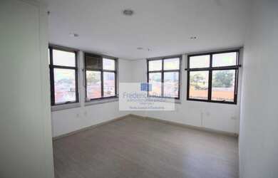 Imagem: O depósito possui 1 Vaga na garagem e 40m² de Área e está