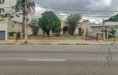 Imagem: O depósito possui 5 Vagas na garagem, 424m² de Área e está