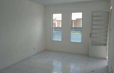 Imagem: A casa possui 2 Dormitórios, 1 Banheiro, 1 Vaga na garagem