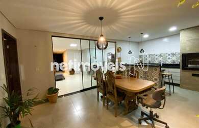 Imagem: A casa em condomínio possui 4 Dormitórios, 5 Banheiros, 2