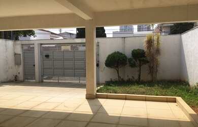 Imagem: A casa possui 4 Dormitórios, 5 Banheiros, 5 Vagas na garagem