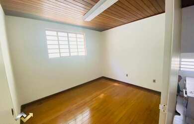 Imagem: O depósito possui 1 Vaga na garagem, 500m² de Área e está