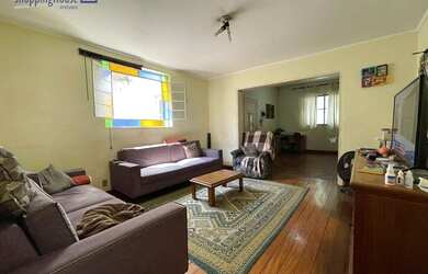 Imagem: A casa possui 4 Dormitórios, 2 Banheiros, 1 Vaga na garagem