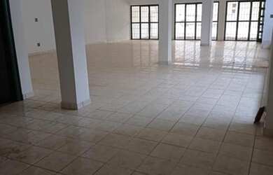 Imagem: O depósito à venda possui e está localizado em Centro, São