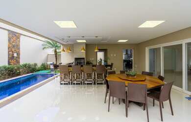 Imagem: A casa em condomínio possui 5 Dormitórios, 5 Banheiros, 4