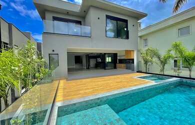 Imagem: A casa em condomínio possui 4 Dormitórios, 5 Banheiros, 5