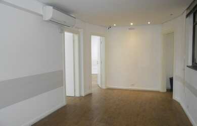 Imagem: O depósito para alugar possui 1 Vaga na garagem e 302m² de